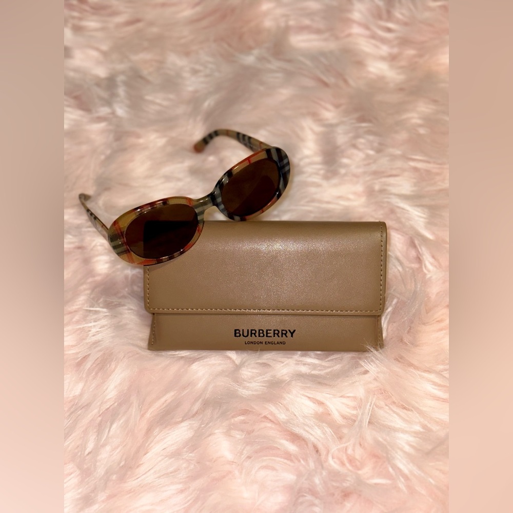 ❌SOLD❌ BURBERRY Girl’s Cressie Vintage Check Oval Sunglasses